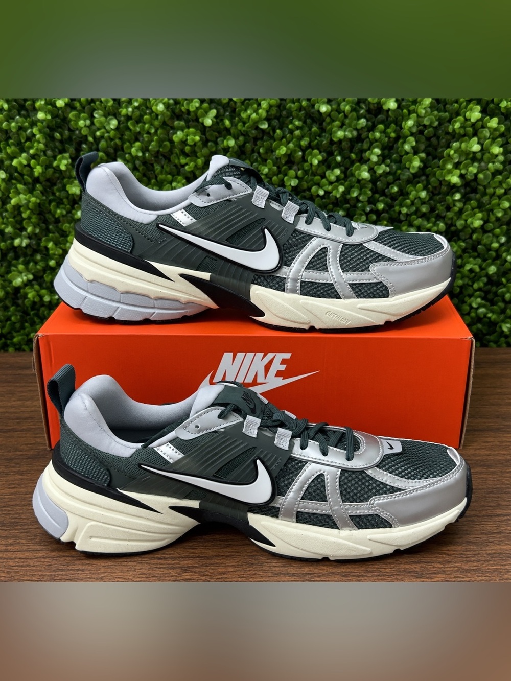Nike V2K Run Vintage Green HJ4497-300 Men's Size 10